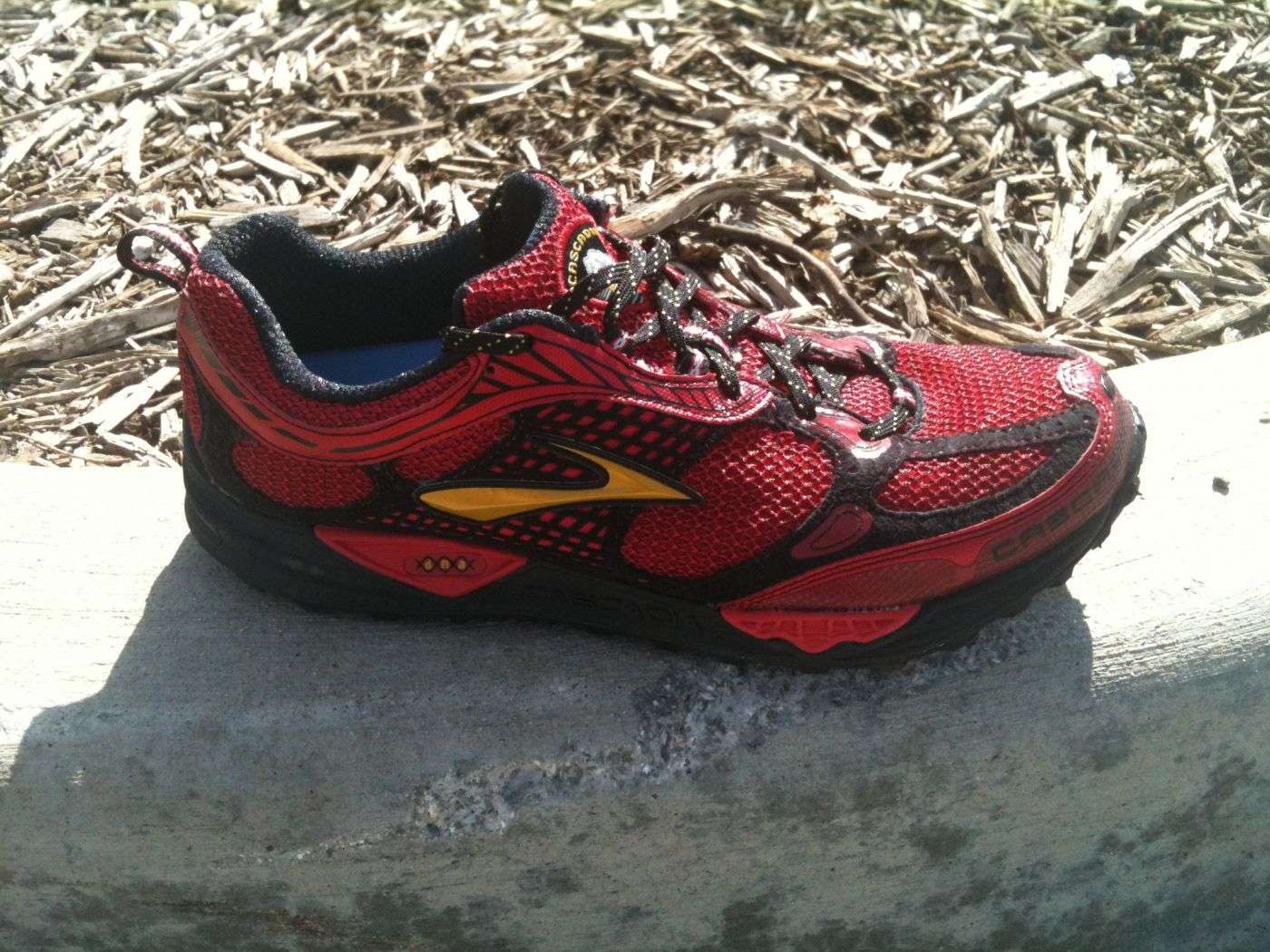 brooks cascadia trail running shoes