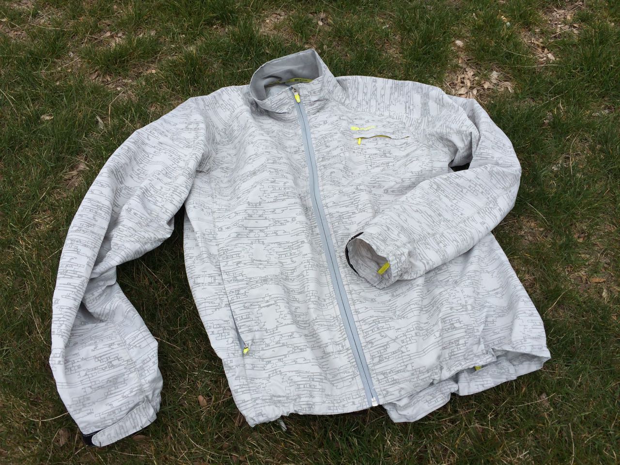 Review: Be Seen in the Sugoi Zap Run Jacket - FeedTheHabit.com