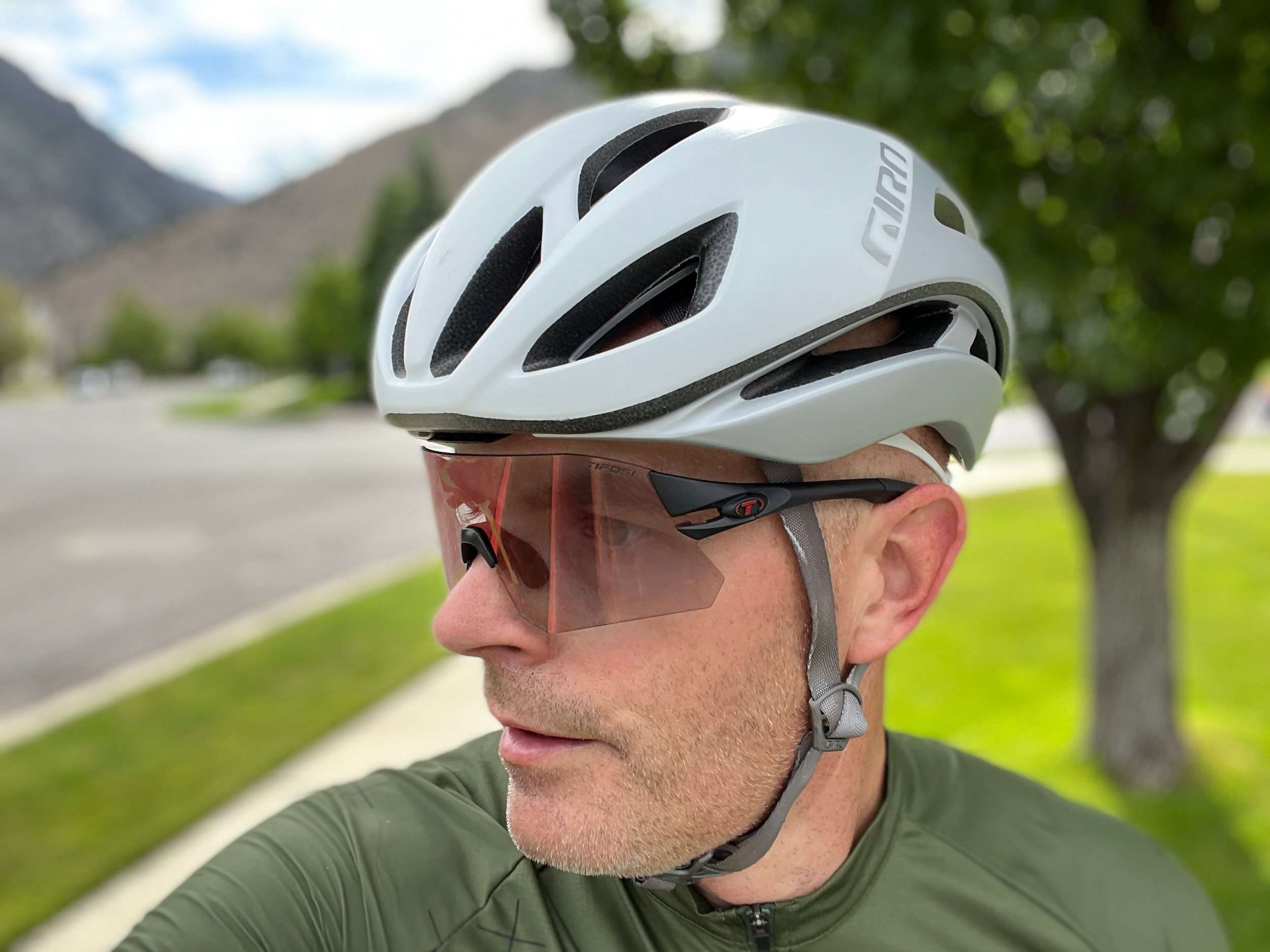 Wereldbol motief analoog Giro Eclipse Spherical Helmet Review - FeedTheHabit.com